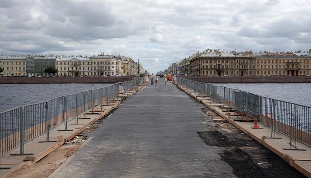 Литейный мост будут ремонтировать ещё почти год, хотя асфальт на нём уже поменяли