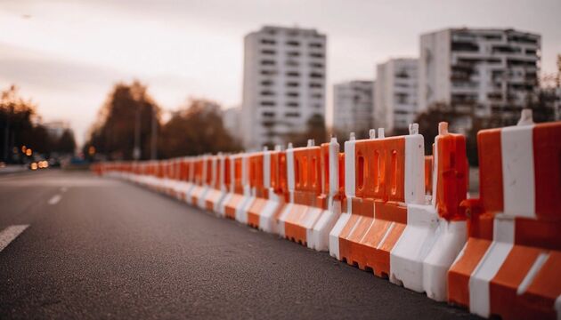 Новочеркасский проспект ремонтируют до 8 ноября, а в отдельные дни перекроют перекрёстки — где ещё в Петербурге не проехать с 1 октября